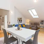 Romantic Navigli Attic Free Garage 255 X 520 Cm Milán