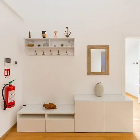 Romantic Navigli Attic Free Garage 255 X 520 Cm Milán