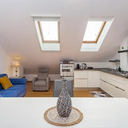 Apartmán Romantic Navigli Attic Free Garage 255 X 520 Cm *