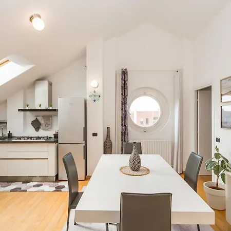 Romantic Navigli Attic Free Garage 255 X 520 Cm Apartment *