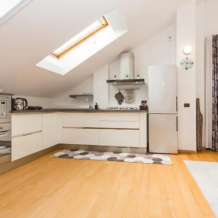 Romantic Navigli Attic Free Garage 255 X 520 Cm