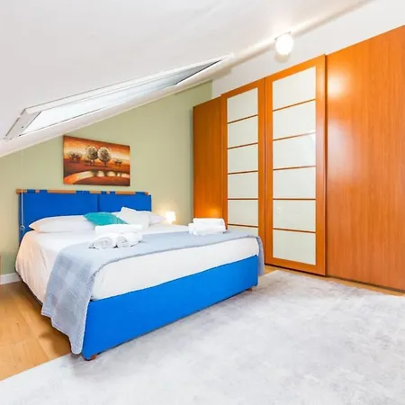 Apartment Romantic Navigli Attic Free Garage 255 X 520 Cm *