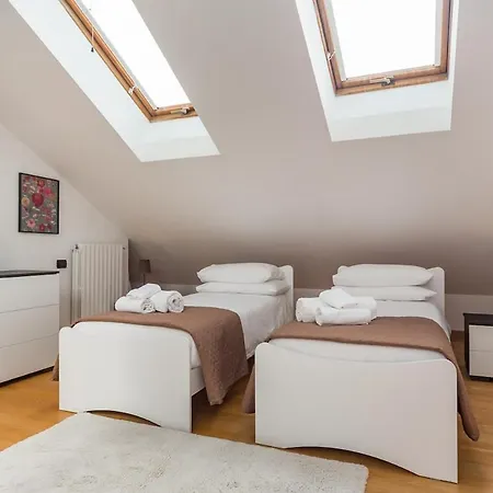 Romantic Navigli Attic Free Garage 255 X 520 Cm