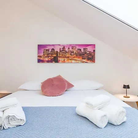Apartment Romantic Navigli Attic Free Garage 255 X 520 Cm Mailand