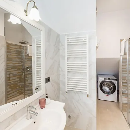 Apartment Romantic Navigli Attic Free Garage 255 X 520 Cm Mailand